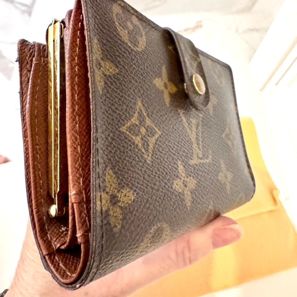 Louis Vuitton Wallet - Picture 10 of 13